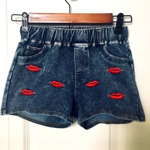 betsy johnson girls lip patched shorts